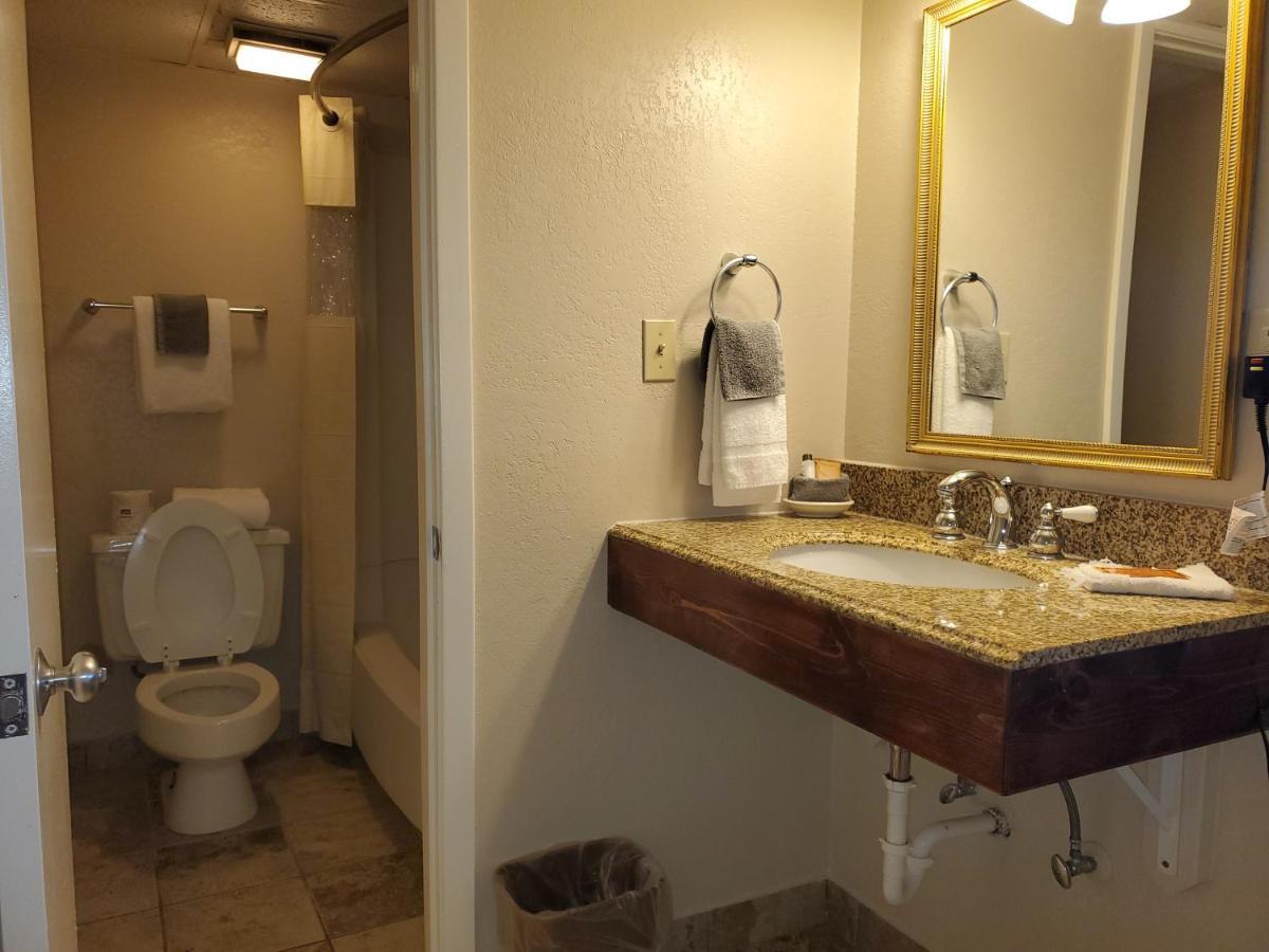 Kansas Country Inn Oakley Dış mekan fotoğraf