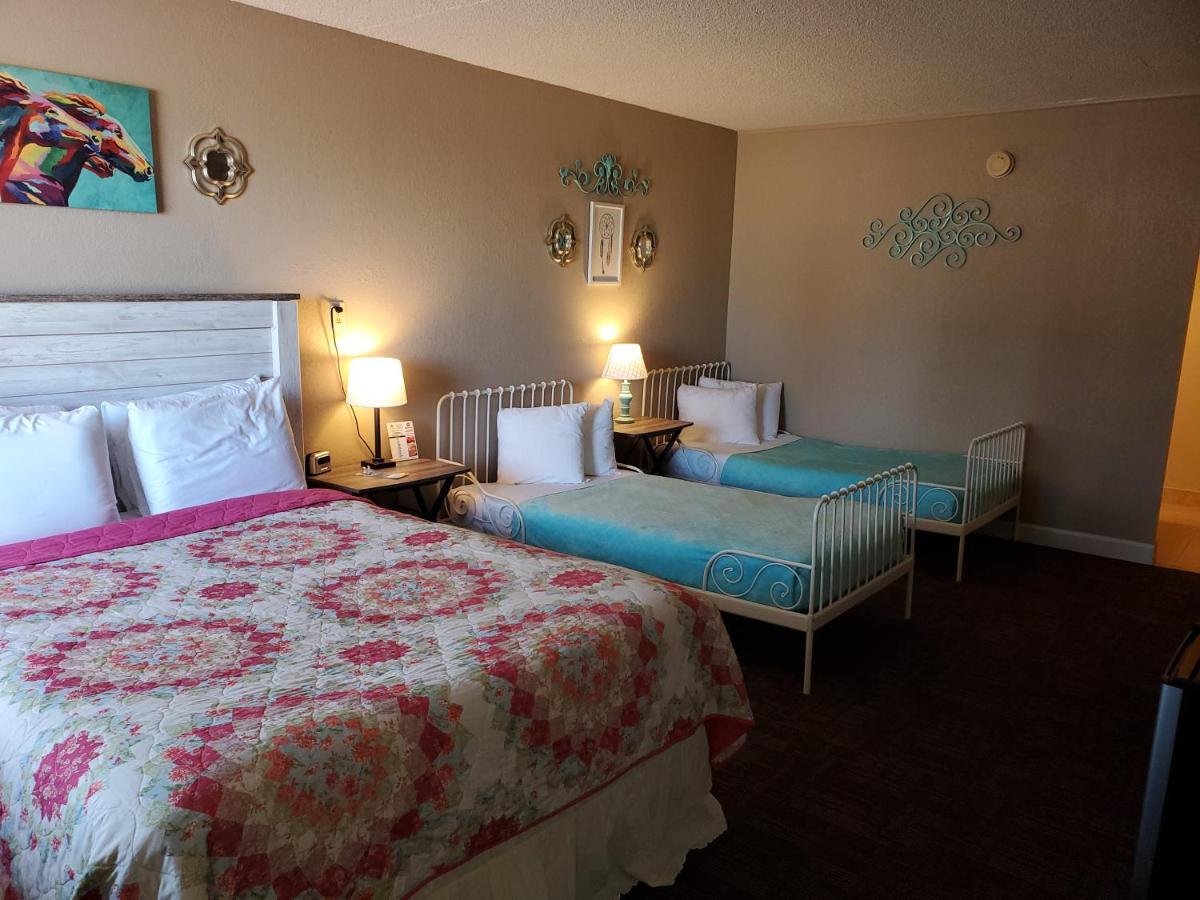Kansas Country Inn Oakley Dış mekan fotoğraf