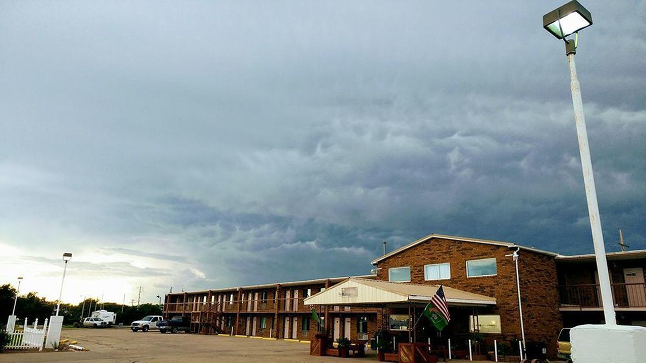 Kansas Country Inn Oakley Dış mekan fotoğraf